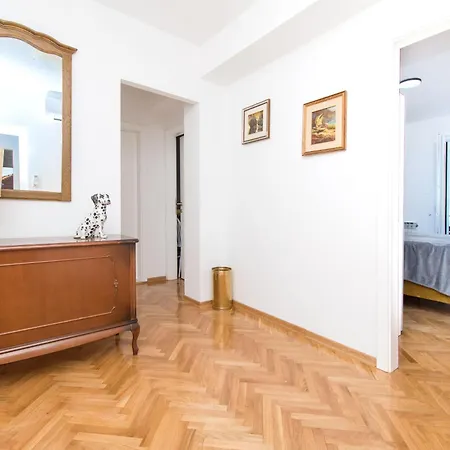 Apartment Orange Tree