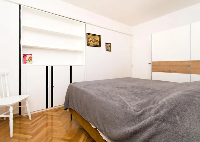 Apartment Orange Tree