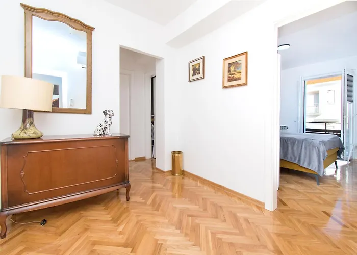 Apartment Orange Tree